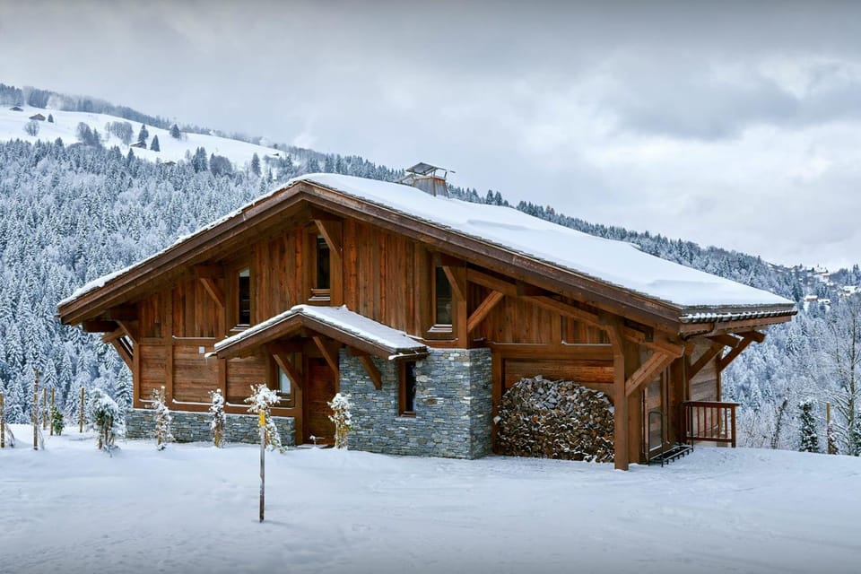 Property building, Day, Natural landscape, Winter, Mountain view