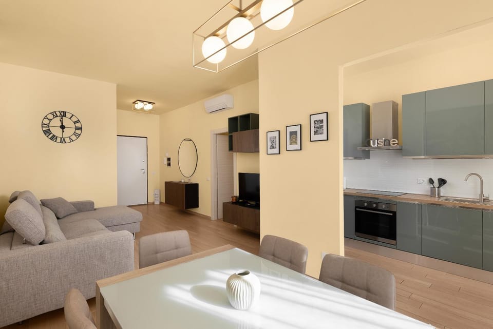 TV and multimedia, Living room, Dining area, Lunch