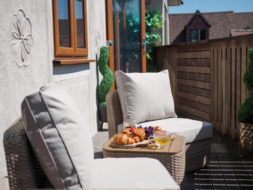 Day, View (from property/room), Balcony/Terrace, Food and drinks, Seating area, Food