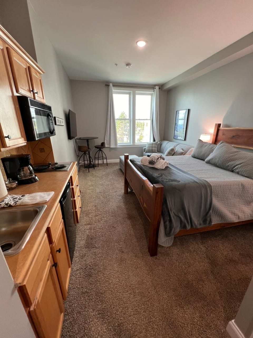 Village Ski-in - Ski-out 3BR3BA Condo w Hot Tub House in Snowshoe
