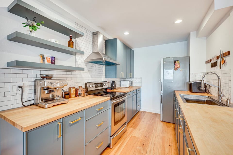 1 Mi to CU Boulder! Walkable Condo w/ Indoor Pool House in Boulder