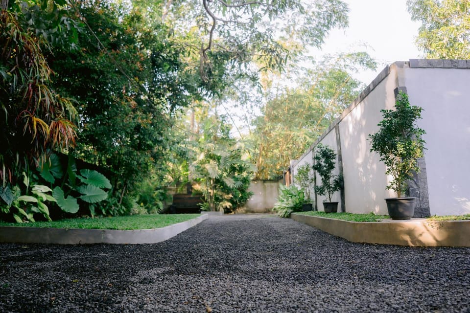 Ninety Four Plus Madiha Bed and Breakfast in Kamburugamuwa