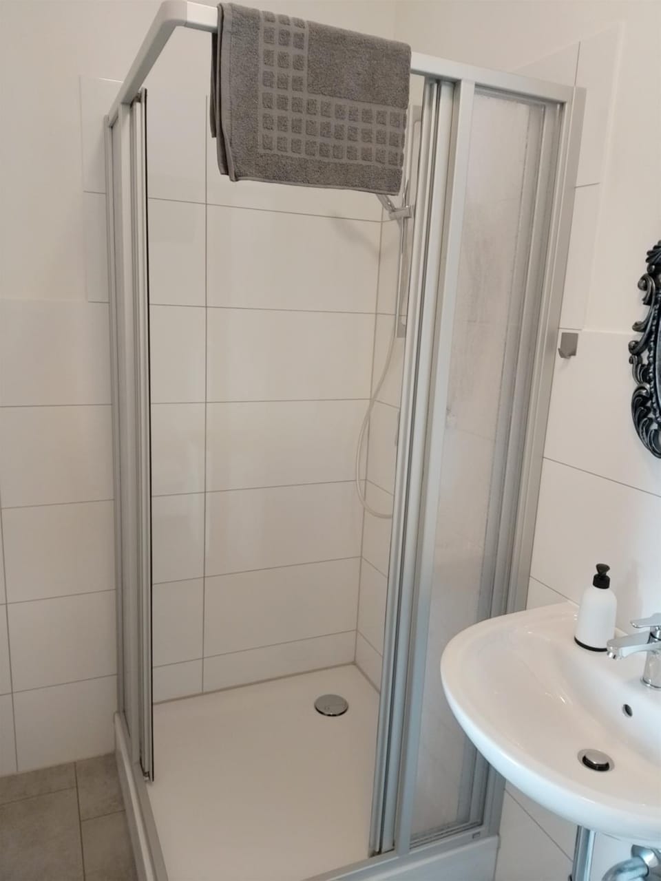 Shower, Bathroom, towels