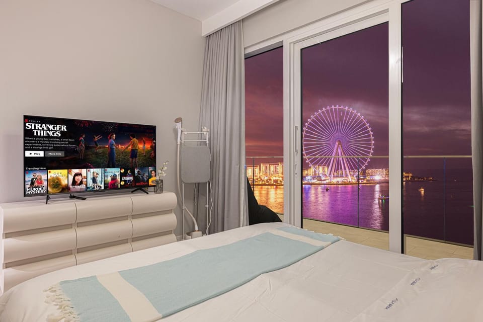 Nearby landmark, Bed, TV and multimedia, Balcony/Terrace, Bedroom