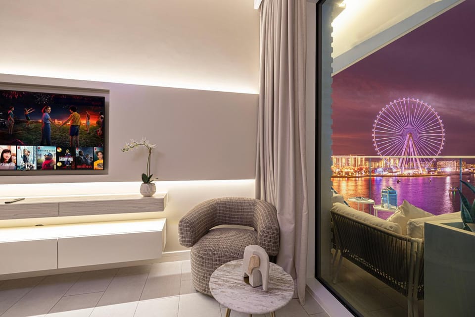 Nearby landmark, TV and multimedia, Balcony/Terrace, Living room, Sea view