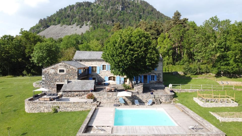 Spring, Day, Swimming pool