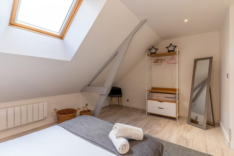 Bed, Photo of the whole room, Bedroom, towels, wardrobe