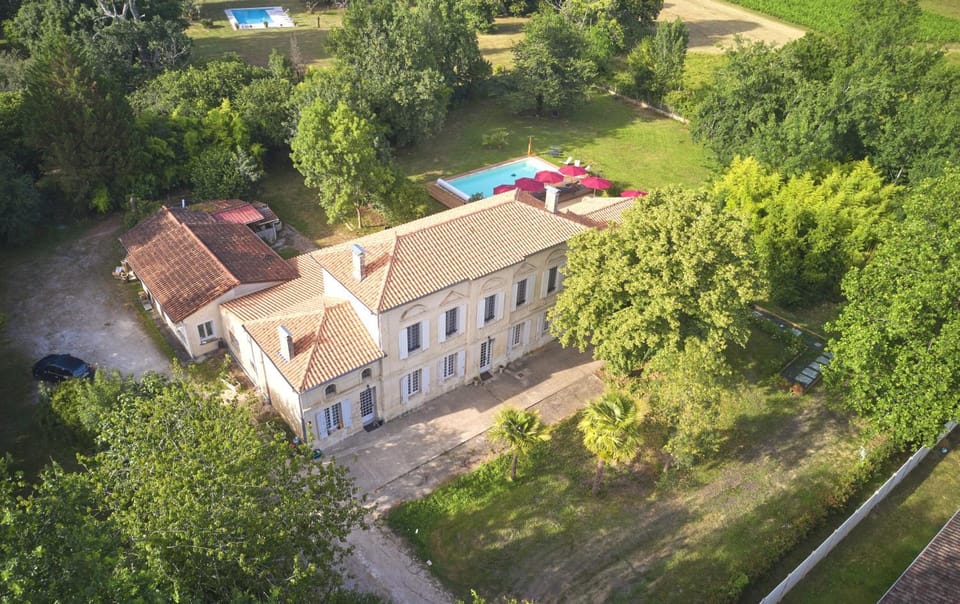 Property building, Garden, Swimming pool