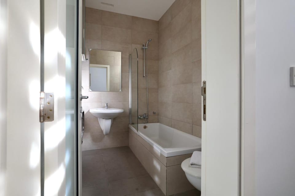 Toilet, Bathroom, Bath, towels