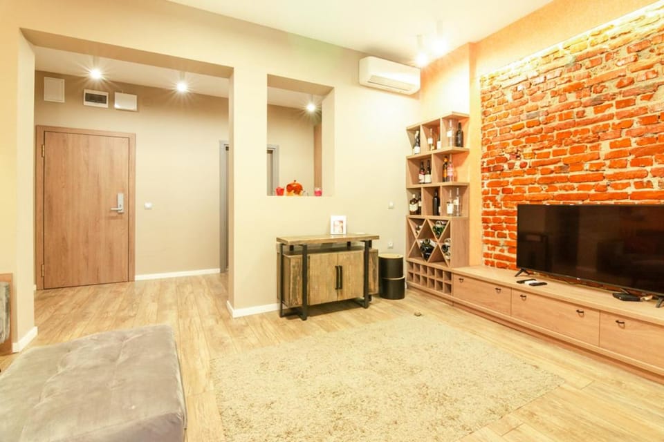 TV and multimedia, Living room, Seating area, Evening entertainment