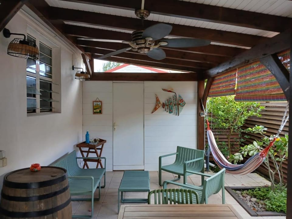Superbe T3 avec une grande terrasse et un accès direct aux 2 plages Gros Raisin Apartment in Sainte-Luce