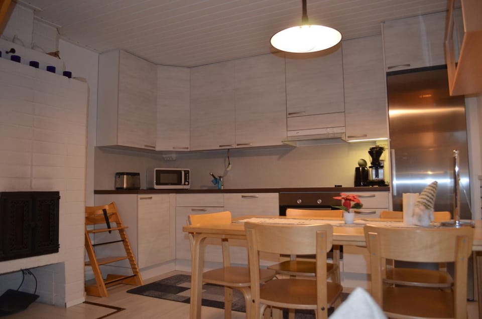 Dining area, microwave, oven, pet friendly, toaster, kitchen