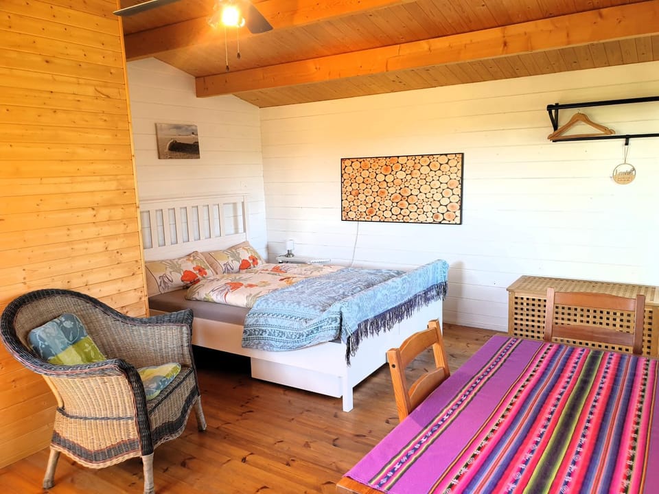 Bed, Living room, Photo of the whole room, Seating area, Bedroom