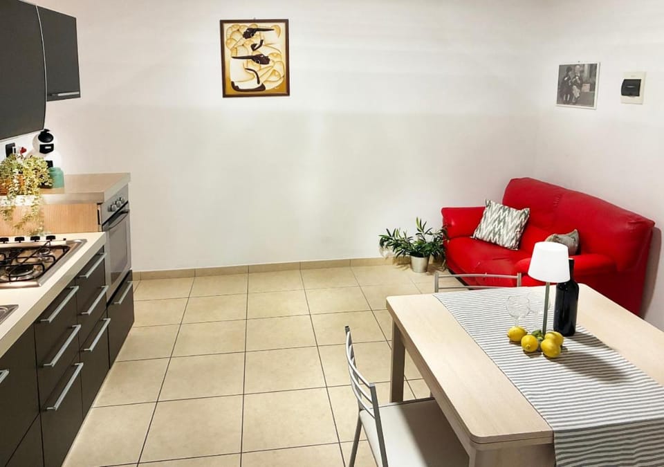 Kitchen or kitchenette, Living room, Seating area, Dining area, oven, stove