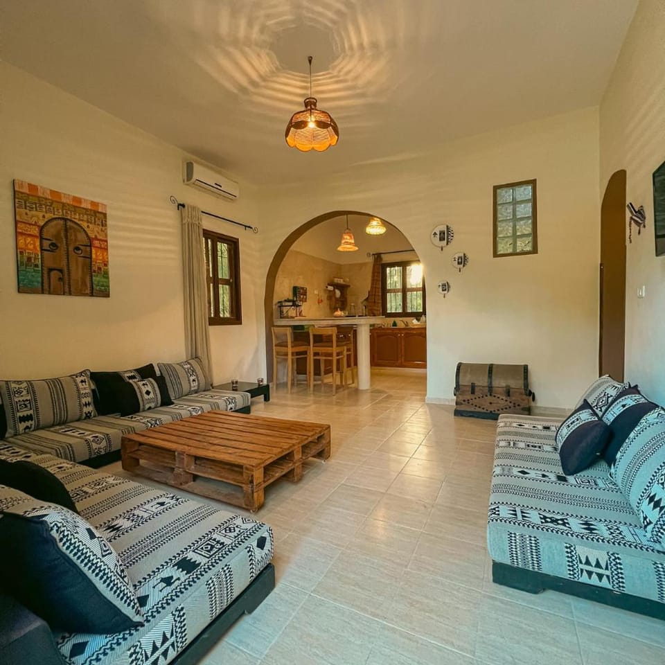 Living room, Dining area, air conditioner