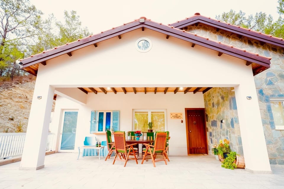 Property building, Patio, Day, View (from property/room), Balcony/Terrace, Dining area, Evening entertainment, Garden view, Landmark view, Mountain view, Mountain view, Lunch, Lunch, Quiet street view, internet, internet