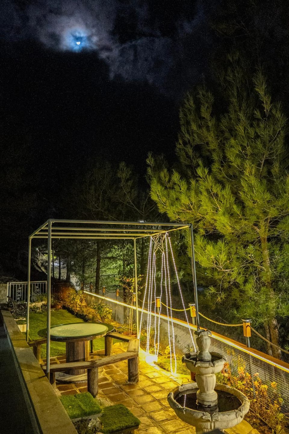 Night, Garden, Garden, View (from property/room), Evening entertainment, Evening entertainment, Garden view, Landmark view