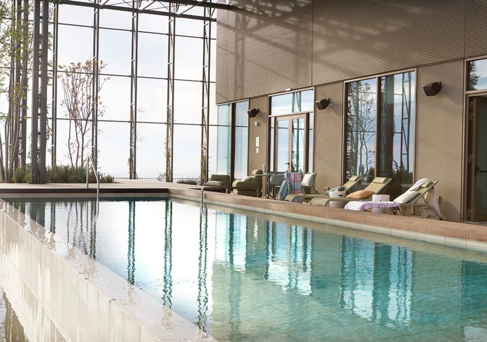 Swimming pool, sunbed