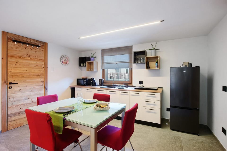 Property building, Kitchen or kitchenette, Living room