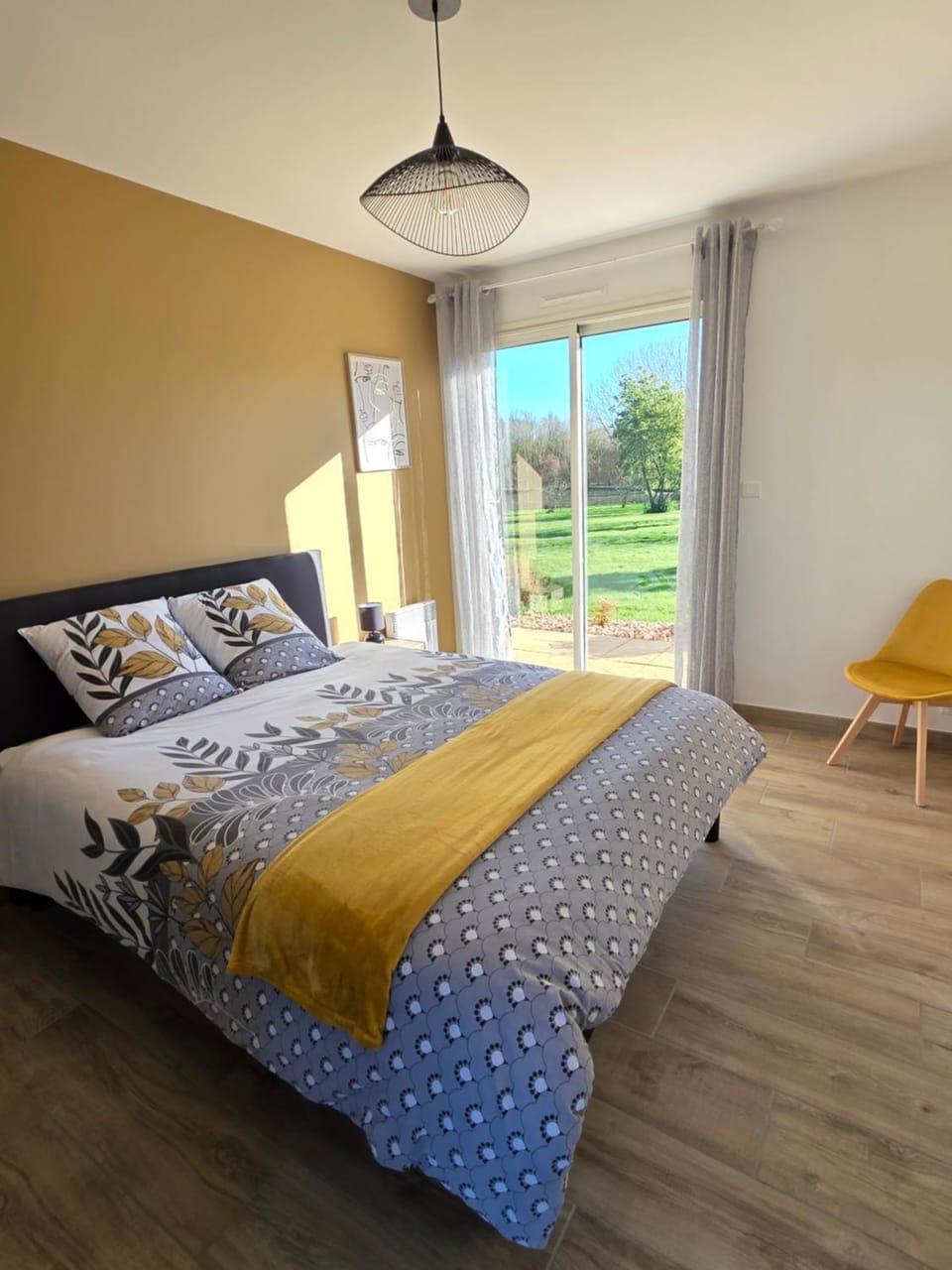 Bed, Photo of the whole room, Bedroom
