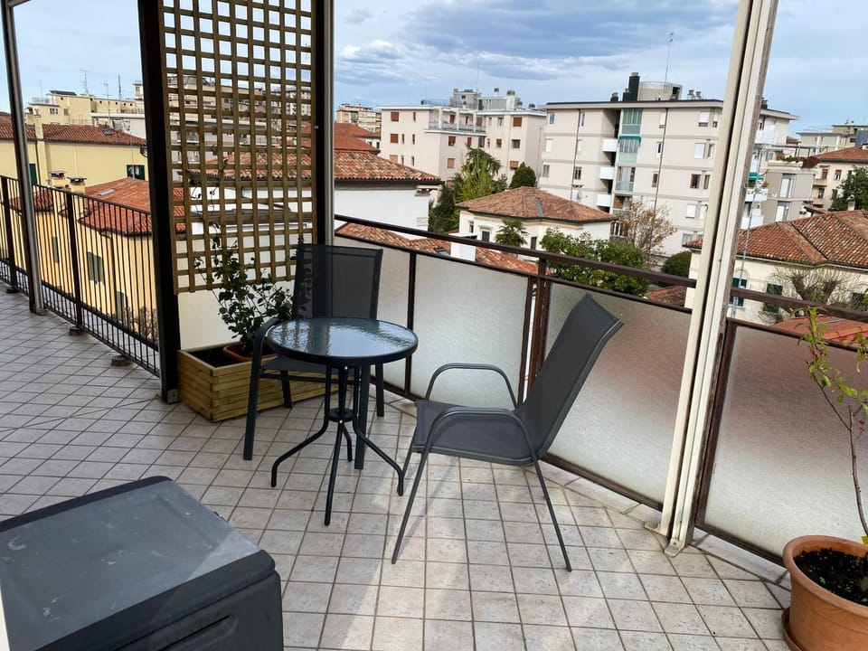 Attic Mestre Station no lift Apartment in Venice