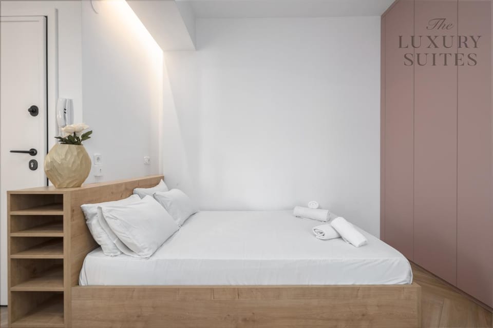 Bed, Photo of the whole room, towels, wardrobe