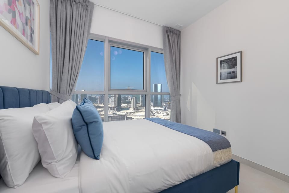 Bed, Natural landscape, Photo of the whole room, Bedroom
