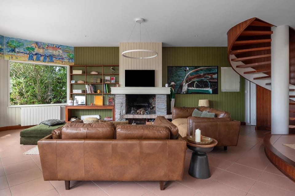 Communal lounge/ TV room, Living room, Seating area