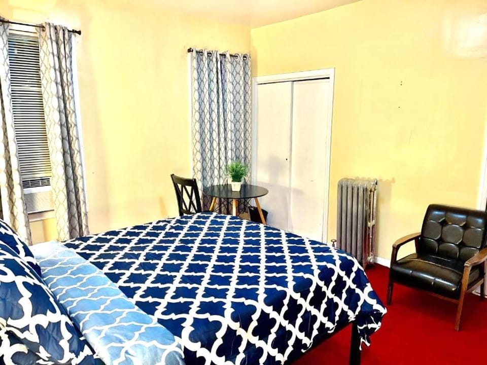 3 Bedrooms Huge Apt in LIC, very next to Manhattan Apartment in Roosevelt Island