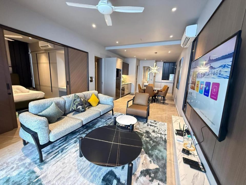 TV and multimedia, Living room, Seating area, Mountain view, internet