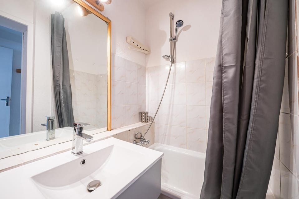 Bathroom, Bath