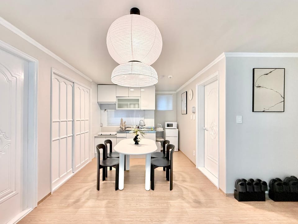 Kitchen or kitchenette, Photo of the whole room, Dining area, Meals, kitchen