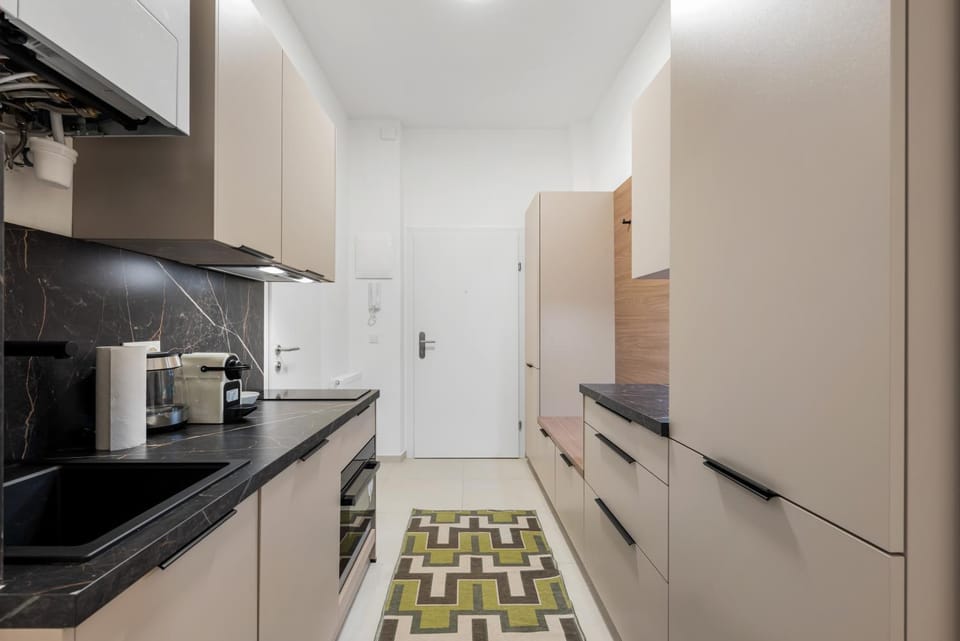 Coffee/tea facilities, Kitchen or kitchenette, dishwasher, oven, stove, toaster