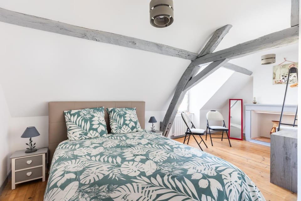 Property building, Living room, Bedroom