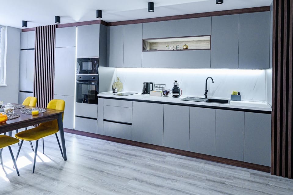 Kitchen or kitchenette, Dining area