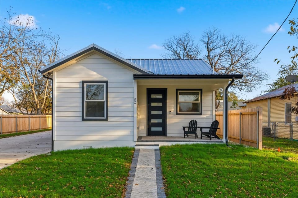 Modern NB Getaway with Pool House in New Braunfels