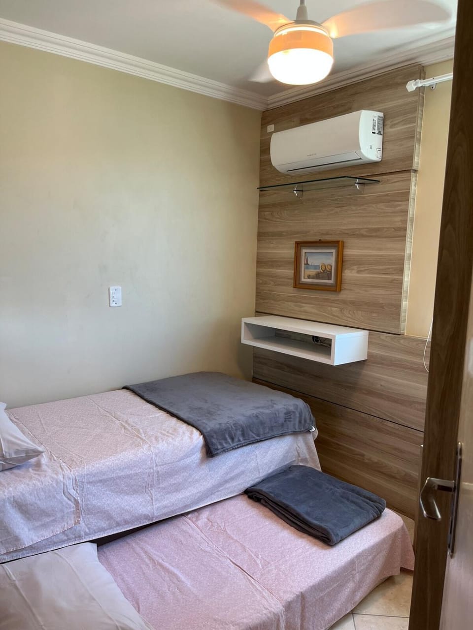 Bed, Bedroom, air conditioner