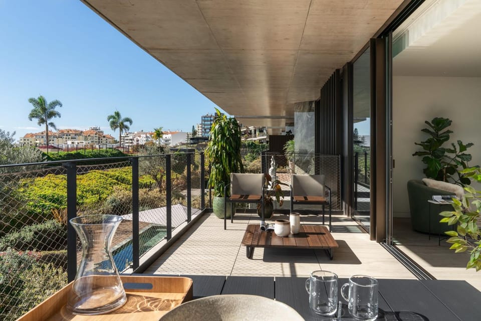 Day, Balcony/Terrace, Living room, Seating area