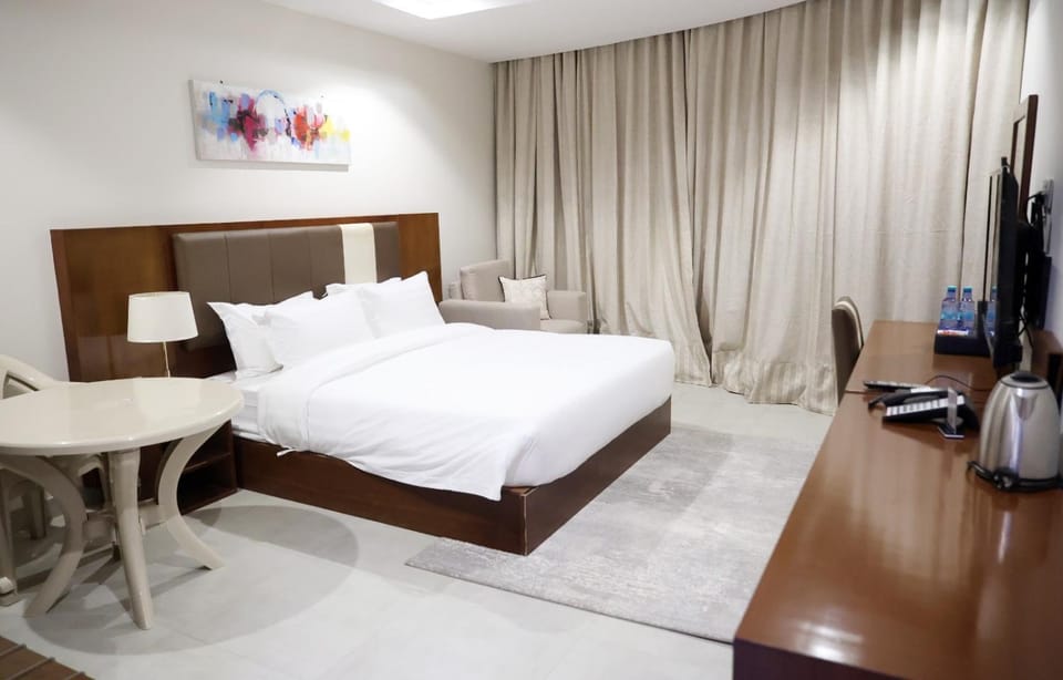 Bed, Kitchen or kitchenette, Bedroom, hair dresser