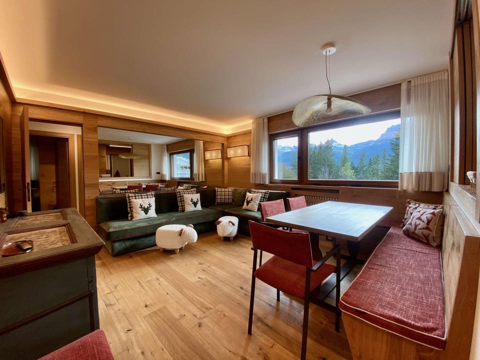 Living room, Mountain view