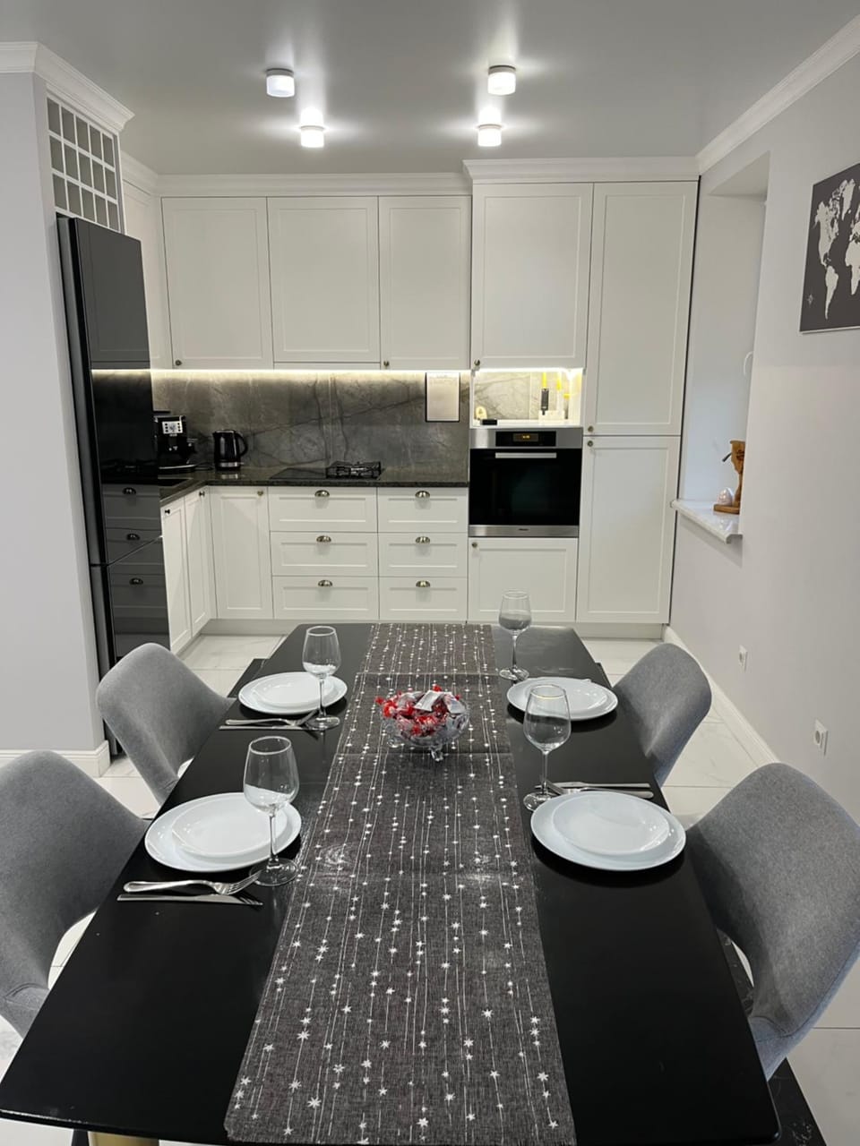 Kitchen or kitchenette, Living room, Seating area, Dining area, oven, stove