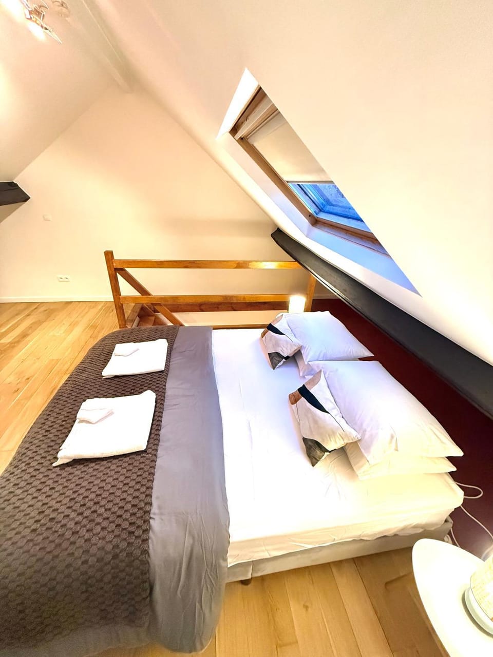 Bed, Photo of the whole room, Bedroom, towels