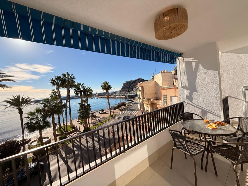 View (from property/room), Balcony/Terrace, Balcony/Terrace, Seating area, Dining area, Sea view
