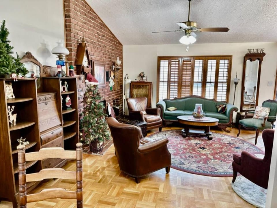 Living room, Seating area