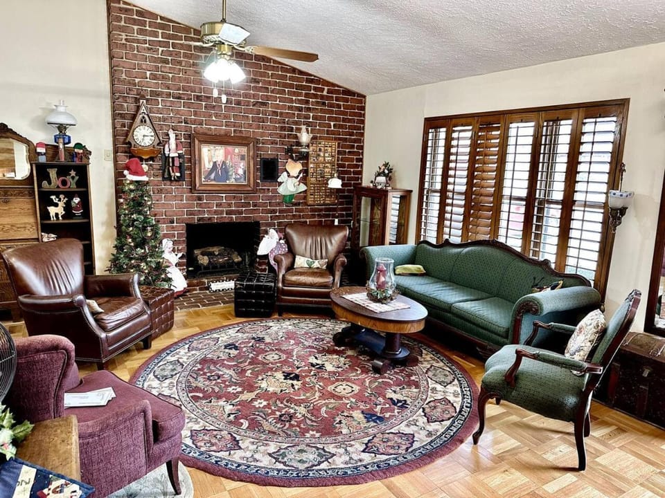 Living room, Seating area, flat iron