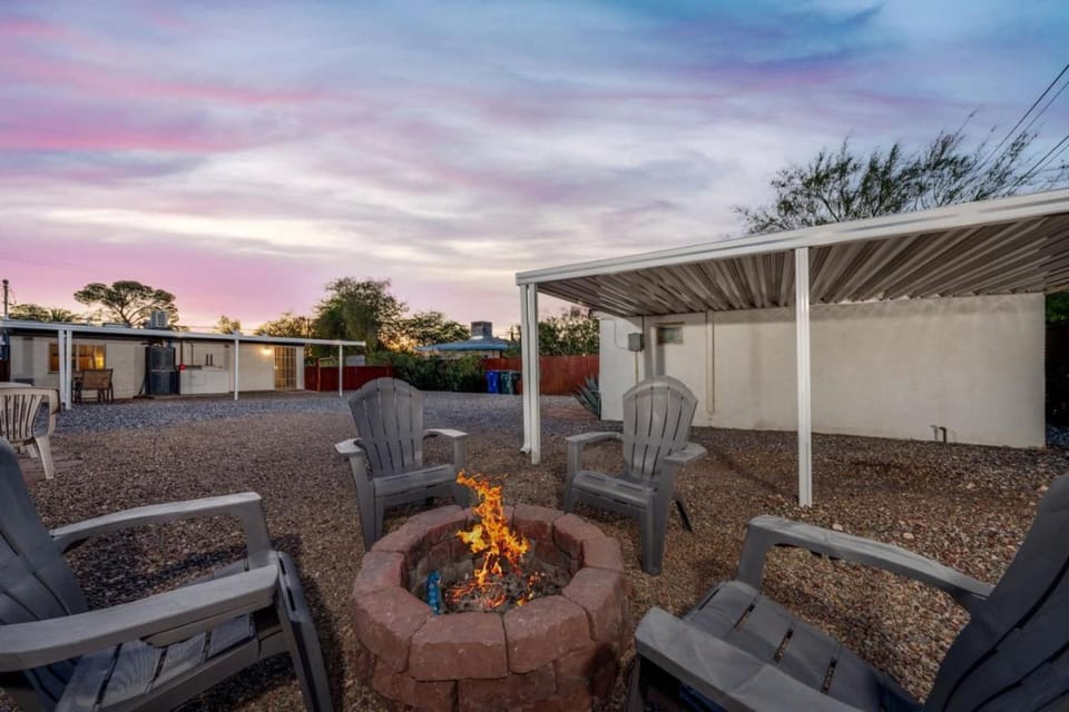 Casita, 1 BR 1 BA, Near U of A, Fully Fenced House in Catalina Foothills