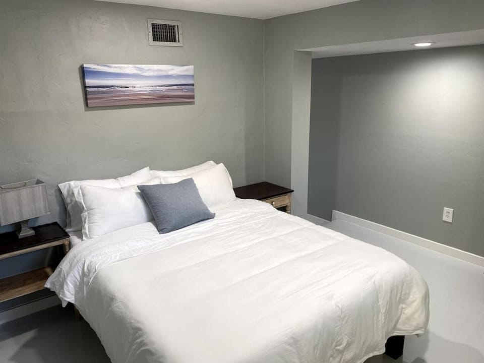 Newly Updated, 2 BR 1 BA, U of A, Sam Hughes House in Tucson