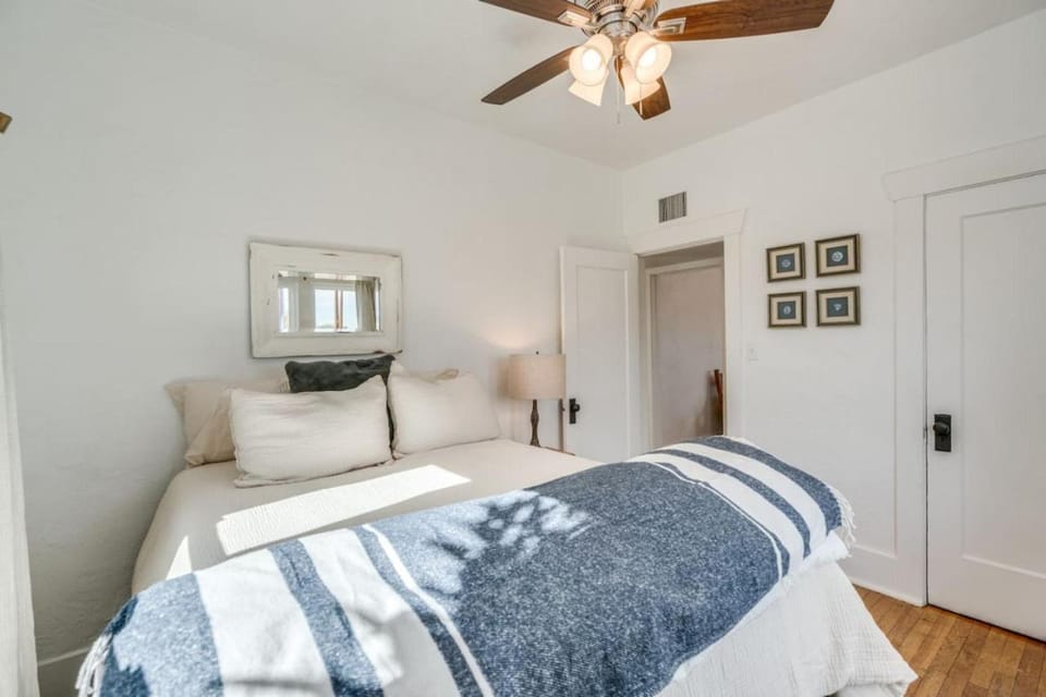 1926 Historic Stunner, Walk to U of A, 2 BR 1 BA House in Tucson