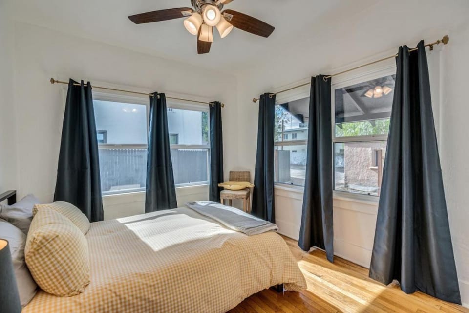 1926 Historic Stunner, Walk to U of A, 2 BR 1 BA House in Tucson