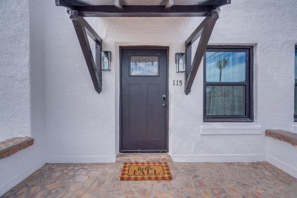 1926 Historic Stunner, Walk to U of A, 2 BR 1 BA House in Tucson